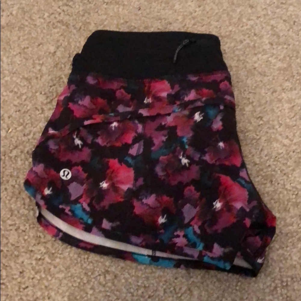 Lululemon brand new rare fun pattern speed shorts